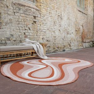 Organisch gevormd buitenkleed Loop Stone Roest - Interieur05